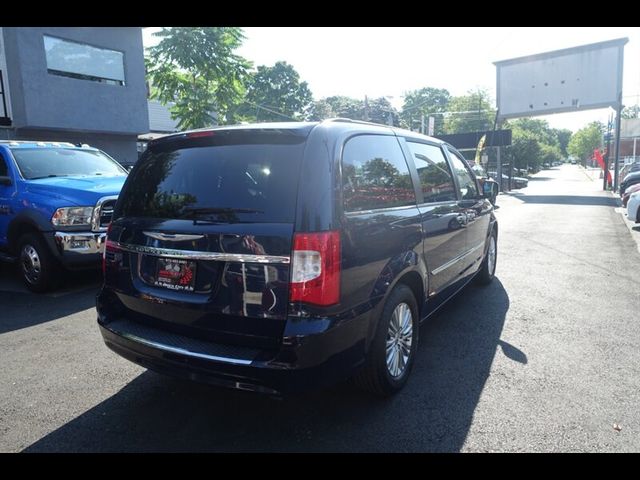 2015 Chrysler Town & Country Touring-L