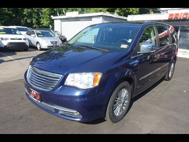 2015 Chrysler Town & Country Touring-L