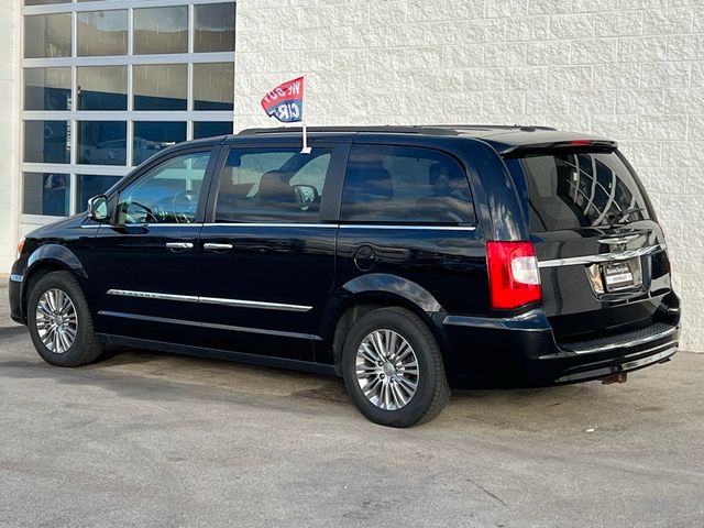 2015 Chrysler Town & Country Touring-L