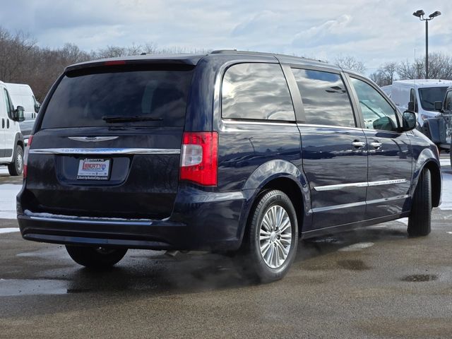 2015 Chrysler Town & Country Touring-L