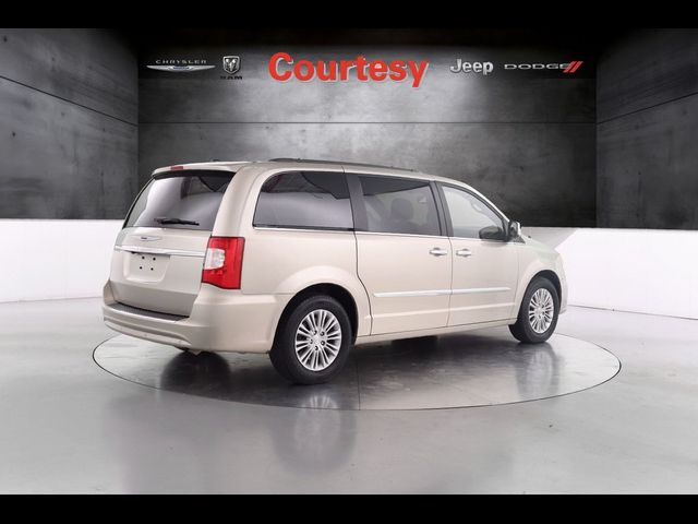 2015 Chrysler Town & Country Touring-L