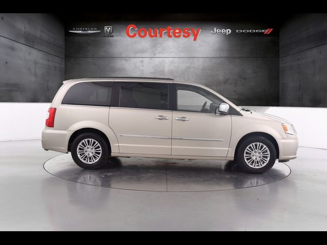 2015 Chrysler Town & Country Touring-L