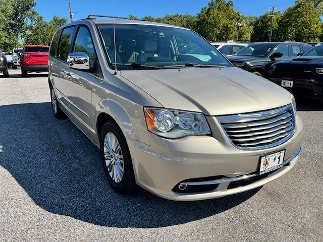 2015 Chrysler Town & Country Touring-L