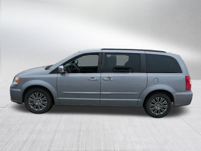 2015 Chrysler Town & Country Touring-L