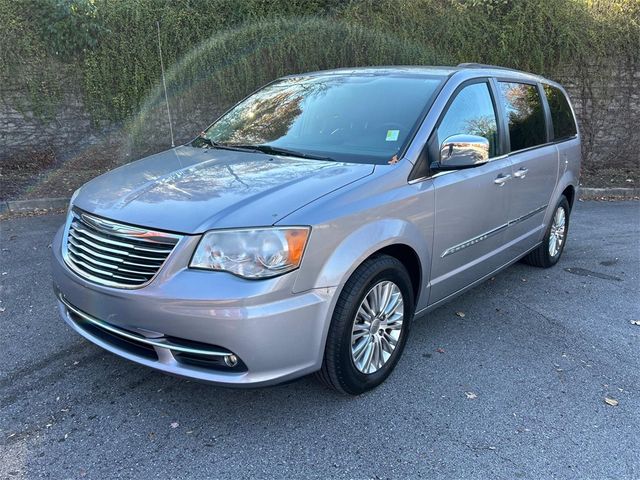 2015 Chrysler Town & Country Touring-L