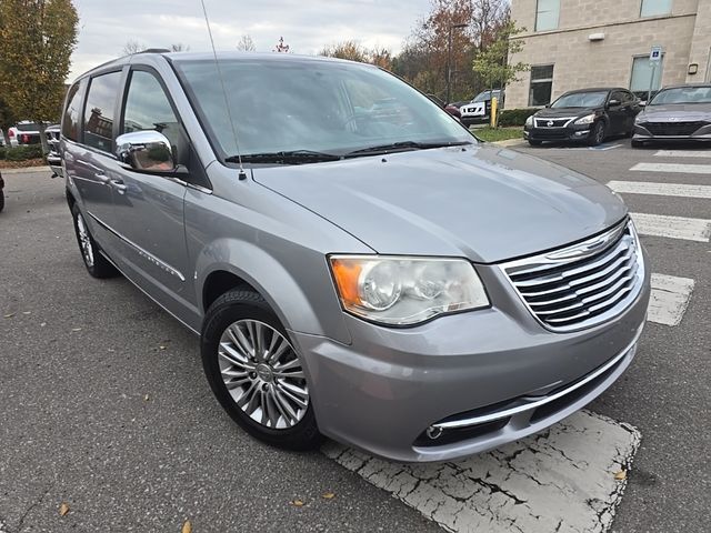 2015 Chrysler Town & Country Touring-L