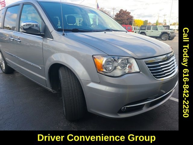 2015 Chrysler Town & Country Touring-L