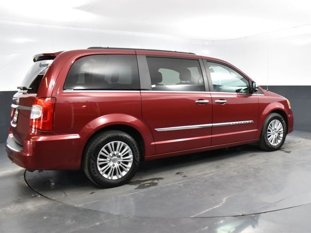 2015 Chrysler Town & Country Touring-L