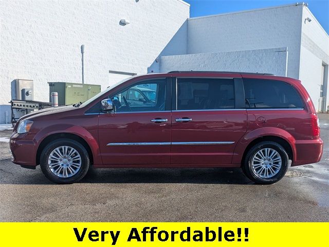 2015 Chrysler Town & Country Touring-L