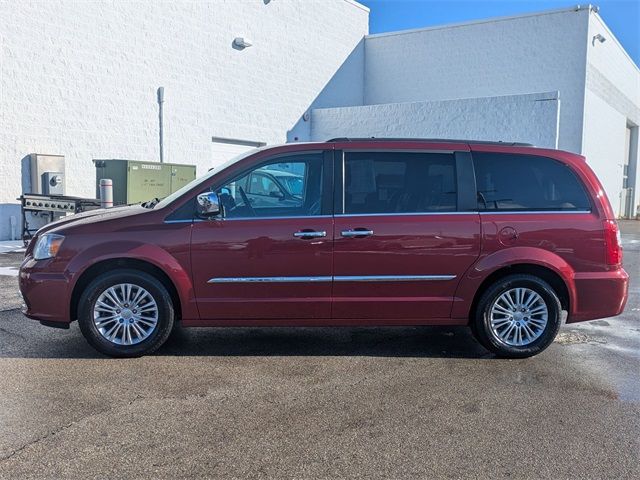 2015 Chrysler Town & Country Touring-L