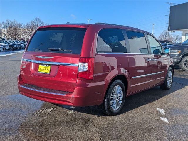 2015 Chrysler Town & Country Touring-L