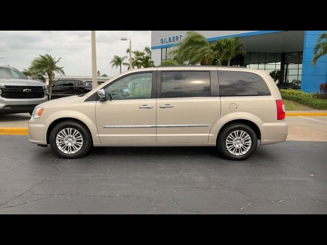 2015 Chrysler Town & Country Touring-L