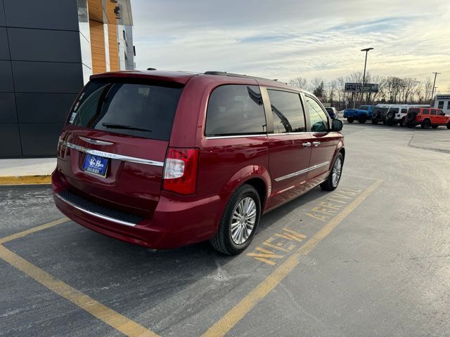 2015 Chrysler Town & Country Touring-L