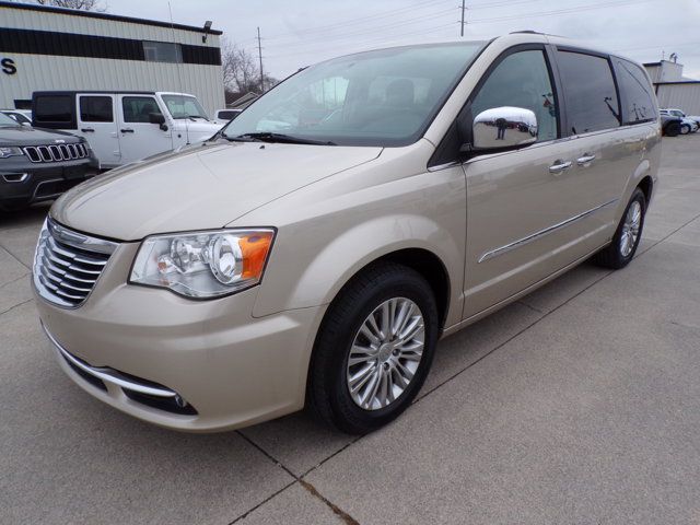 2015 Chrysler Town & Country Touring-L