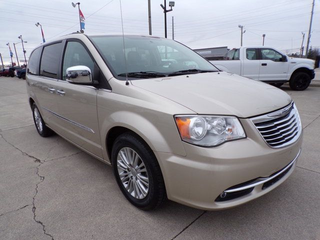 2015 Chrysler Town & Country Touring-L