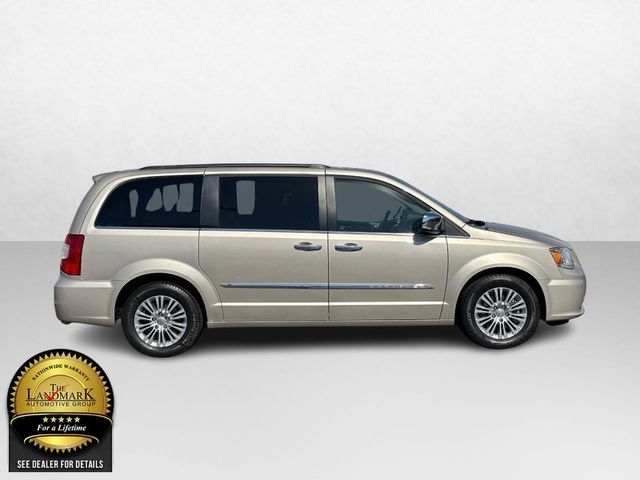 2015 Chrysler Town & Country Touring-L