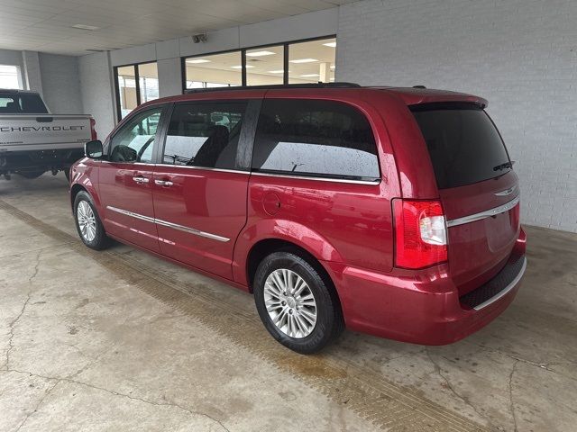 2015 Chrysler Town & Country Touring-L