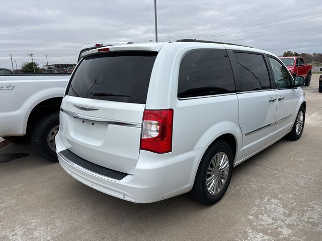 2015 Chrysler Town & Country Touring-L