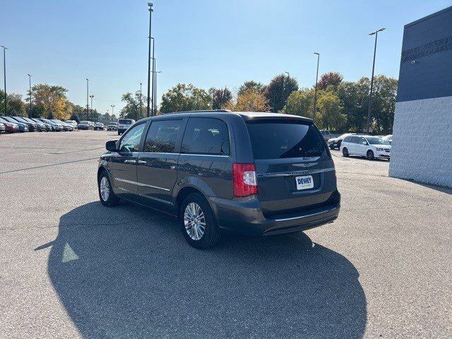 2015 Chrysler Town & Country Touring-L