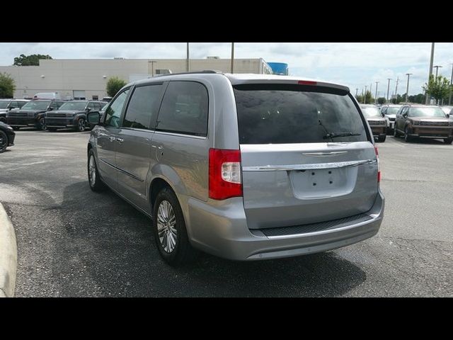 2015 Chrysler Town & Country Touring-L