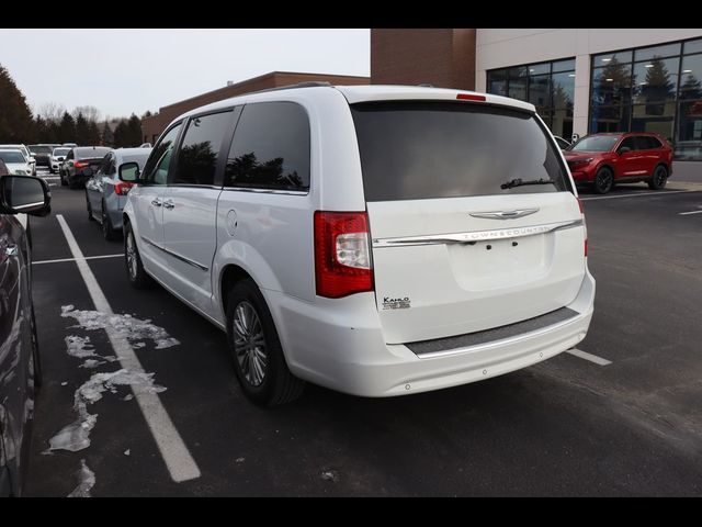 2015 Chrysler Town & Country Touring-L