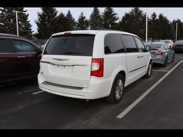 2015 Chrysler Town & Country Touring-L