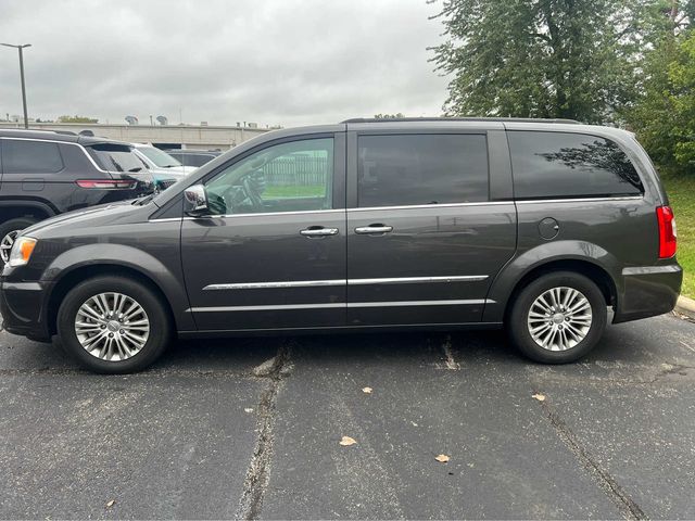 2015 Chrysler Town & Country Touring-L