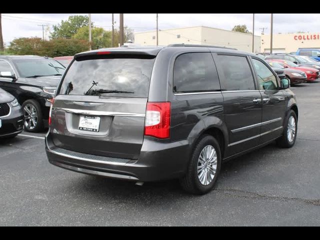 2015 Chrysler Town & Country Touring-L