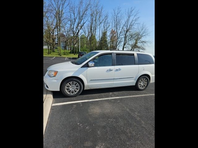 2015 Chrysler Town & Country Touring-L