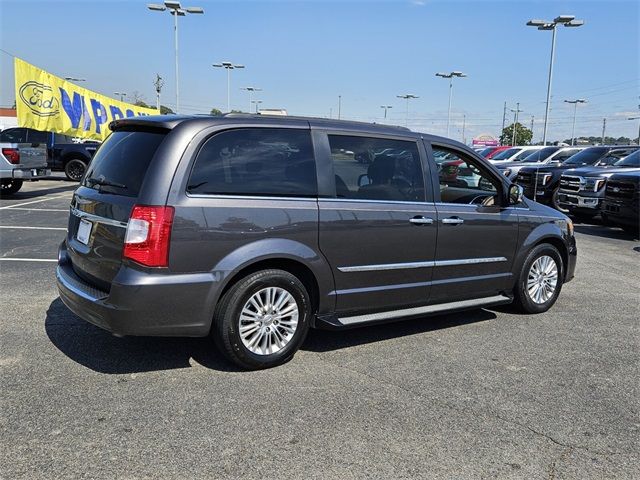 2015 Chrysler Town & Country Touring-L