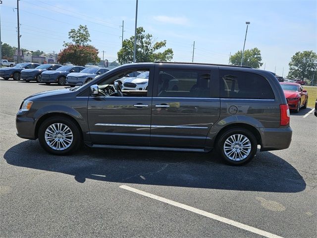 2015 Chrysler Town & Country Touring-L