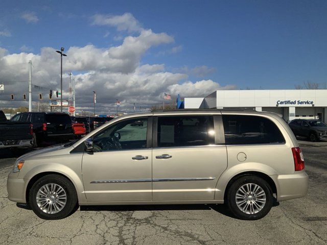 2015 Chrysler Town & Country Touring-L