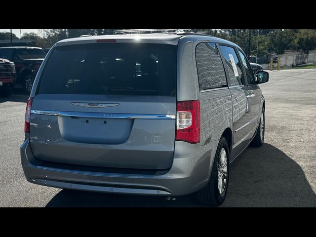 2015 Chrysler Town & Country Touring-L