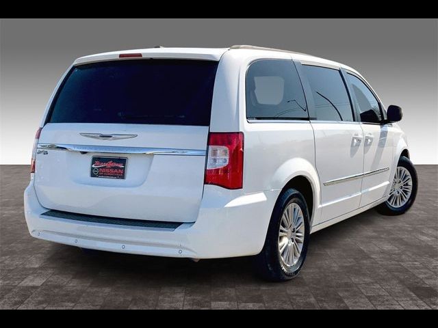 2015 Chrysler Town & Country Touring-L