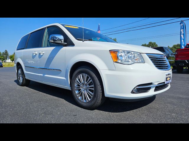 2015 Chrysler Town & Country Touring-L