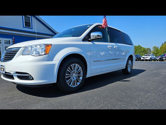 2015 Chrysler Town & Country Touring-L