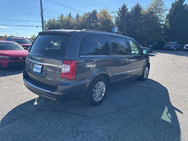 2015 Chrysler Town & Country Touring-L