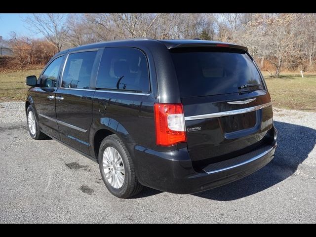 2015 Chrysler Town & Country Touring-L