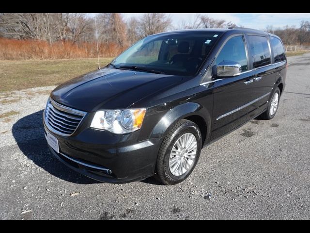 2015 Chrysler Town & Country Touring-L