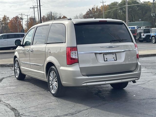 2015 Chrysler Town & Country Touring-L