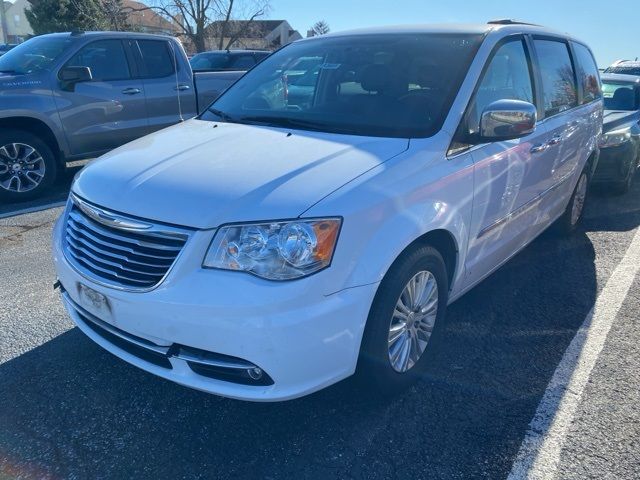 2015 Chrysler Town & Country Touring-L