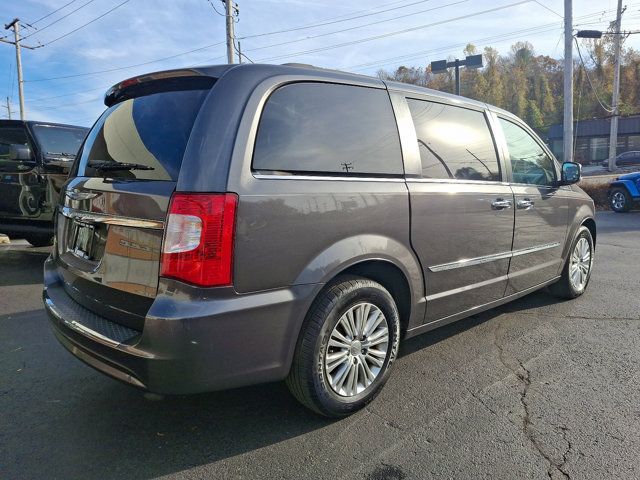 2015 Chrysler Town & Country Touring-L