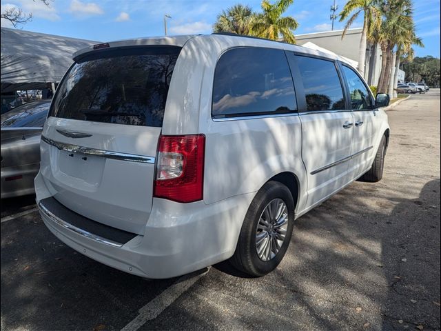 2015 Chrysler Town & Country Touring-L