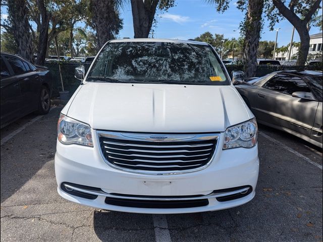 2015 Chrysler Town & Country Touring-L