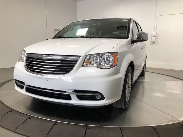 2015 Chrysler Town & Country Touring-L