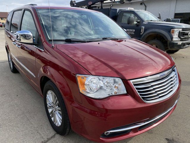 2015 Chrysler Town & Country Touring-L