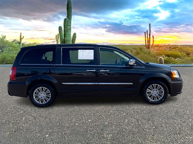 2015 Chrysler Town & Country Touring-L