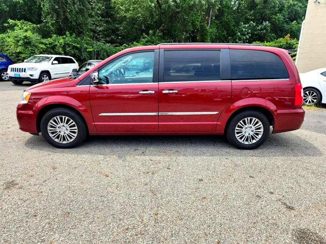 2015 Chrysler Town & Country Touring-L