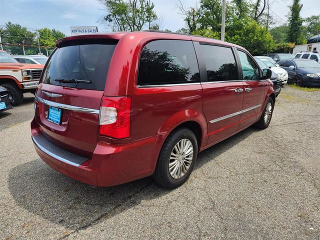 2015 Chrysler Town & Country Touring-L