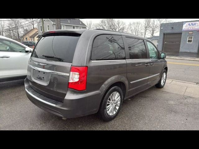 2015 Chrysler Town & Country Touring-L